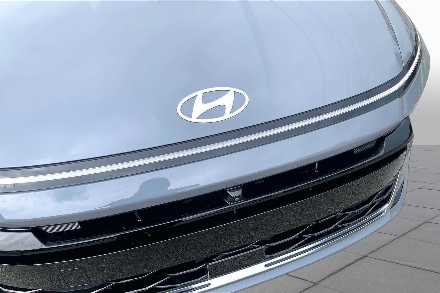 Used 2024 Transmission Blue Hyundai Limited image 29