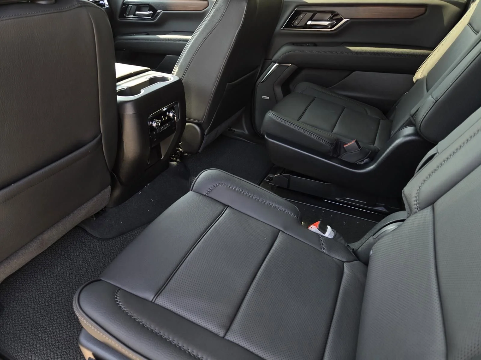 2026 GMC Yukon XL Denali - Photo 7