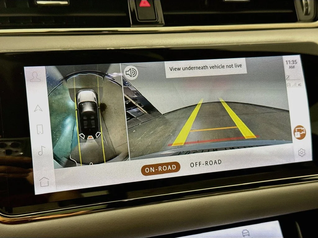 Used 2023 Gray Land Rover R-Dynamic SE image 17
