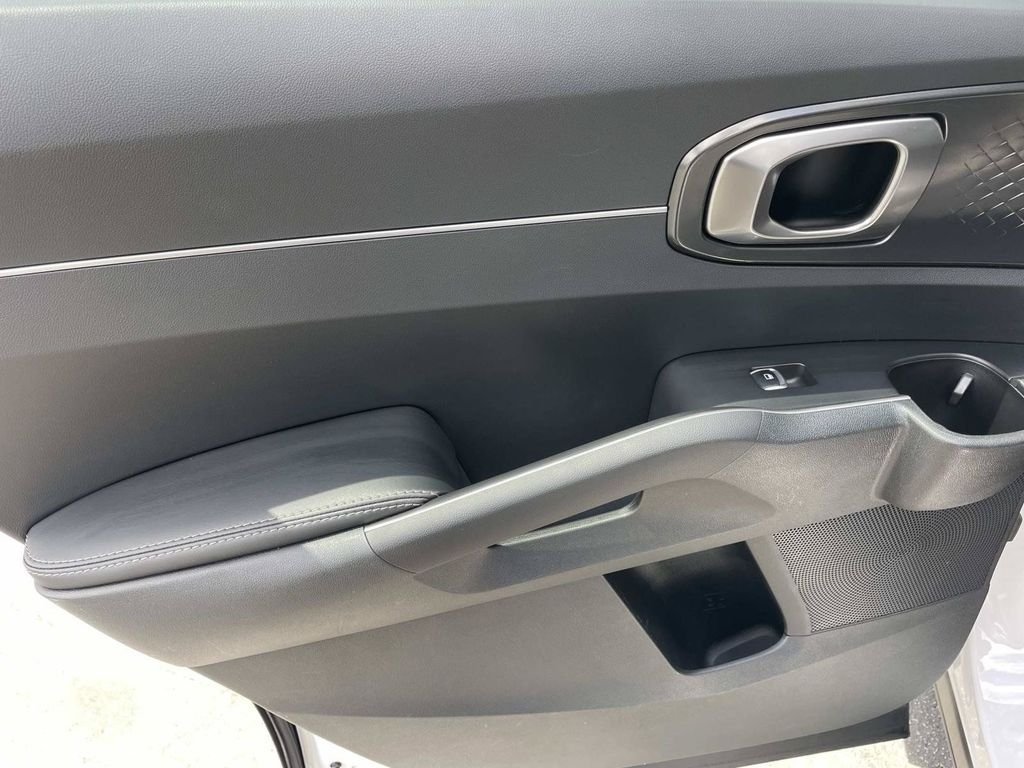 2025 Kia Sorento S - Photo 26