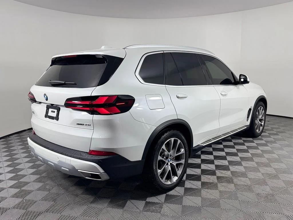 Certified Used 2025 Mineral White Metallic BMW xDrive40i image 5