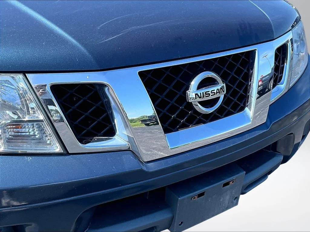 Used 2015 Blue Nissan SV image 28