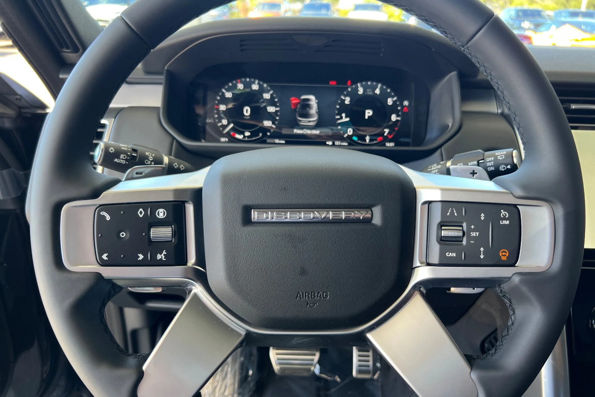 New 2026 Santorini Black Land Rover Dynamic SE image 25