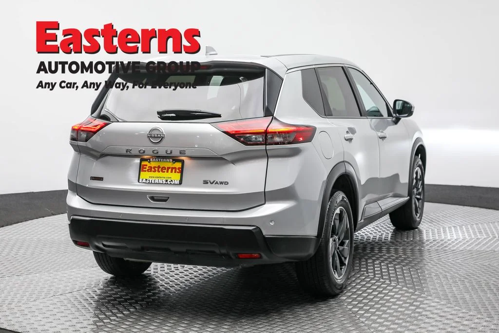 Used 2024 Silver Nissan SV image 5
