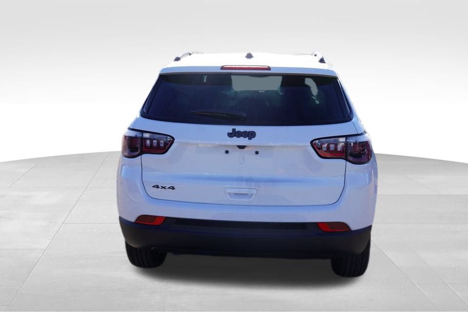 New 2025 Bright White Clear-Coat Exterior Paint Jeep Altitude Special Edition image 4
