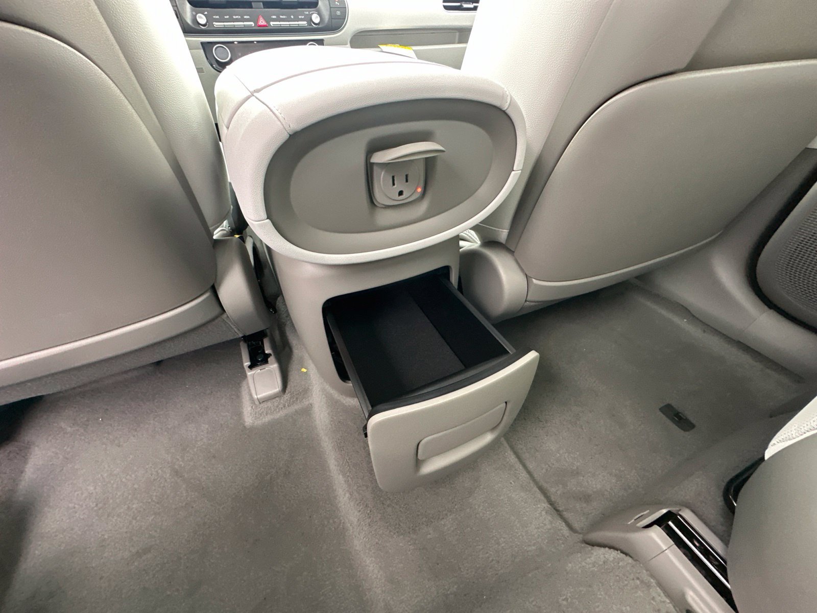 New 2027 Black Hyundai Limited AWD image 18
