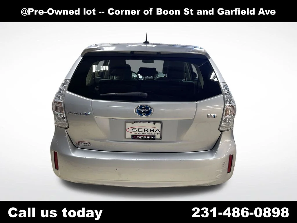 Used 2014 Silver Toyota Three image 10