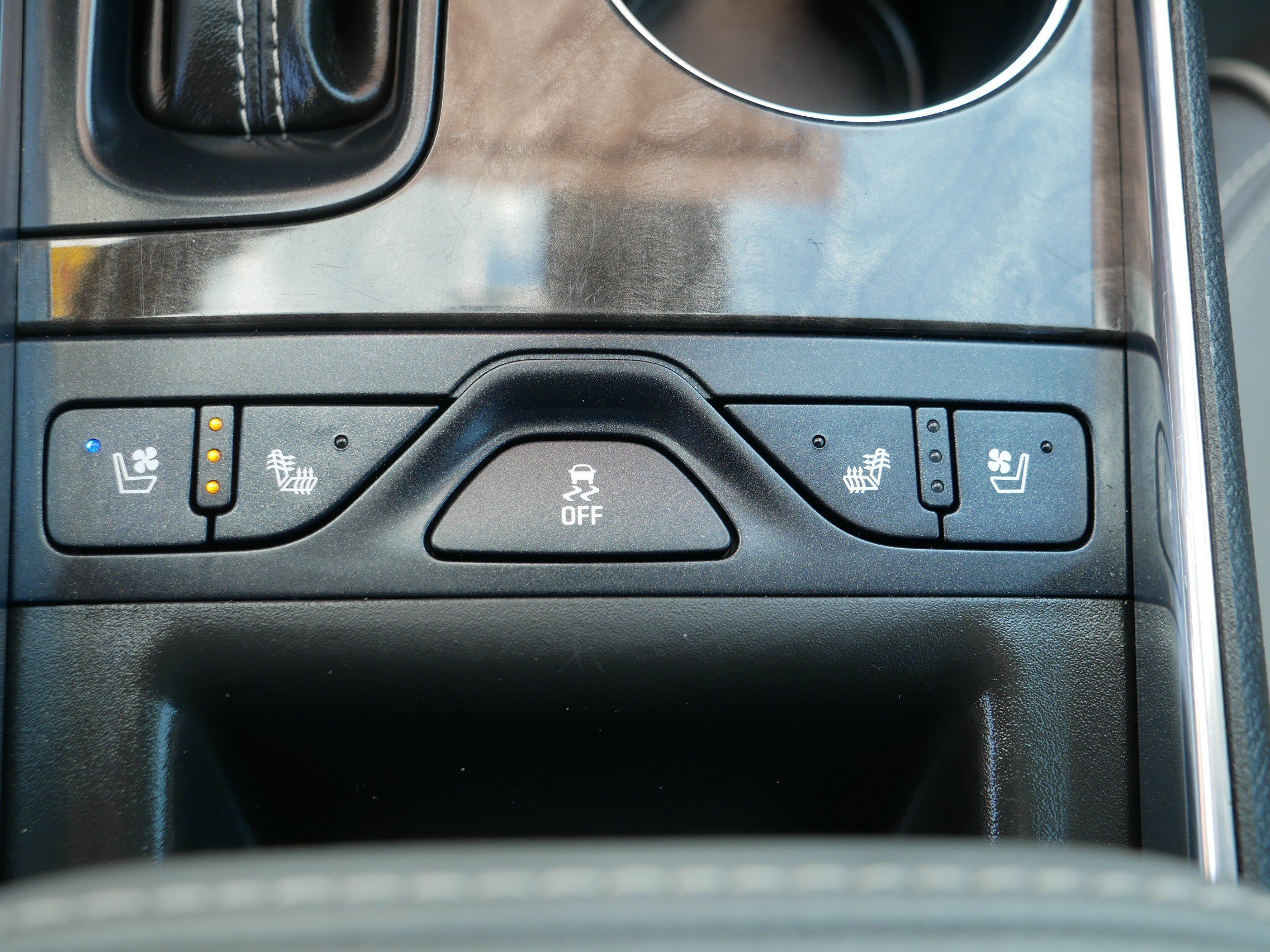 Used 2014 Ashen Gray Metallic Chevrolet LTZ image 31