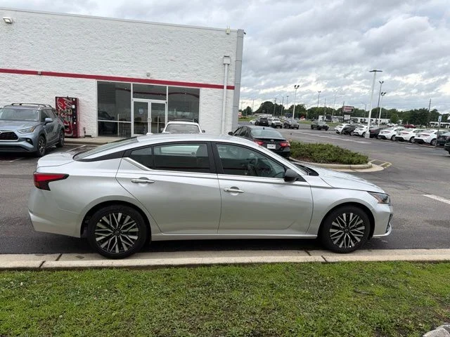 Used 2025 Silver Nissan 2.5 SV image 10