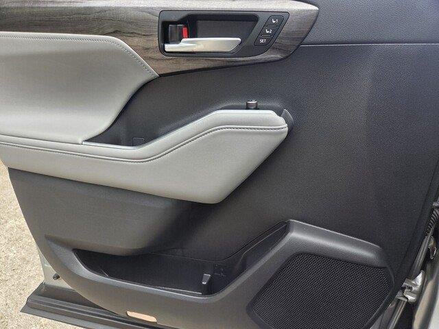 Used 2020 Celestial Silver Metallic Toyota Limited image 21