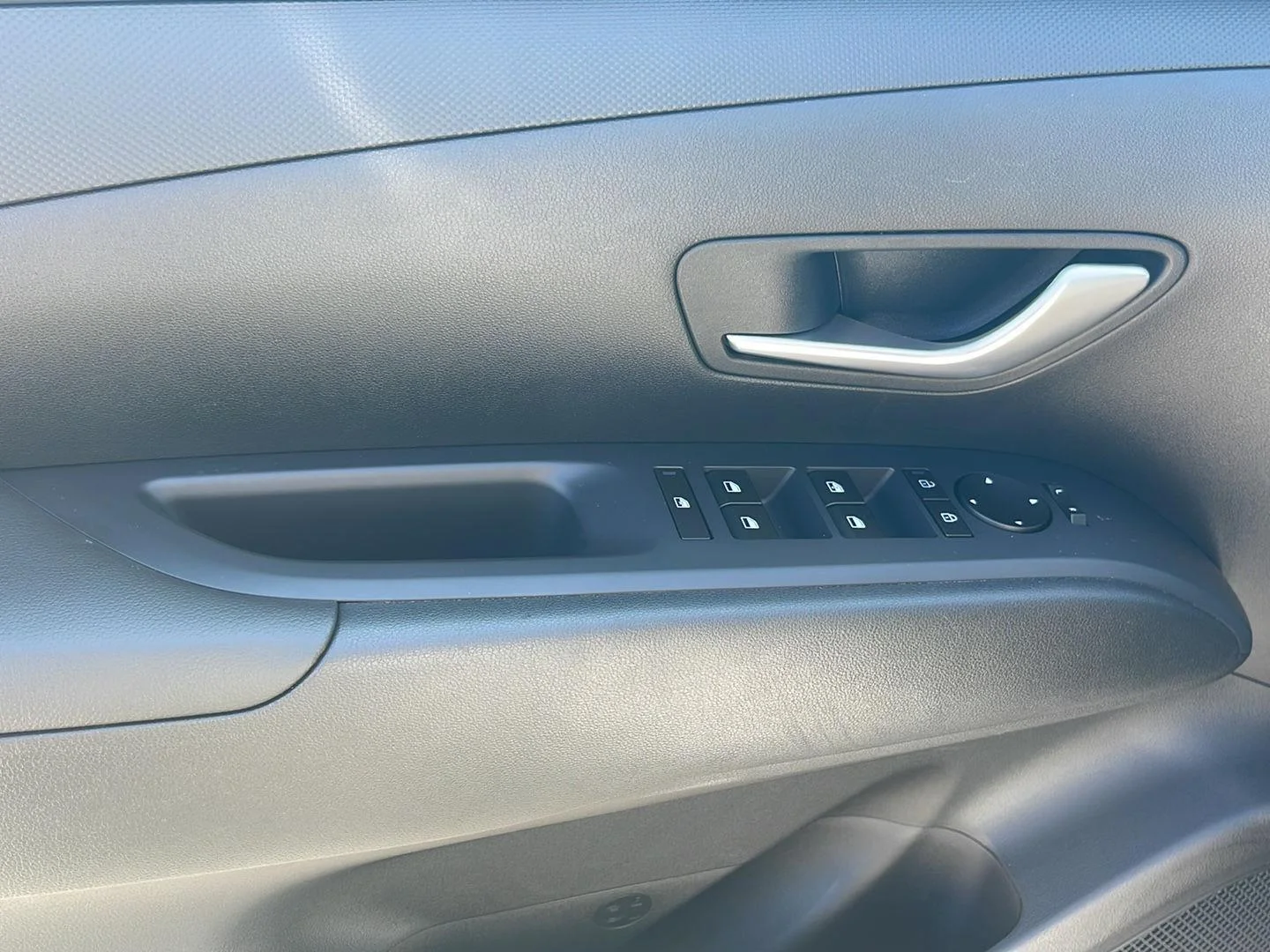 Used 2025 Serenity White Pearl Hyundai SE image 24