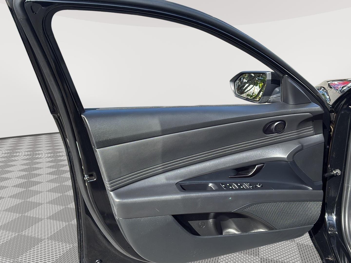 2025 Hyundai Elantra SEL - Photo 27