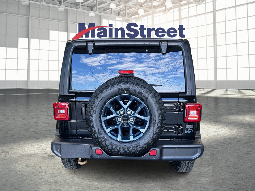 New 2026 Black Clear-Coat Exterior Paint Jeep 85th Anniversary Edition image 4