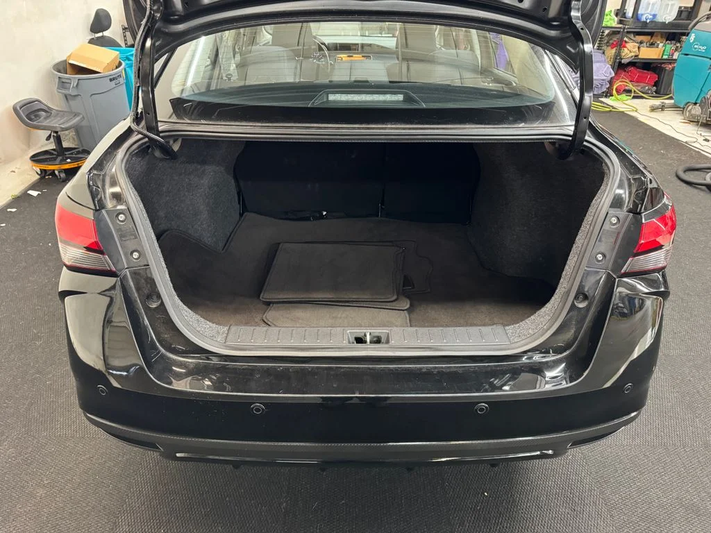 Used 2025 Black Nissan 1.6 SV image 6