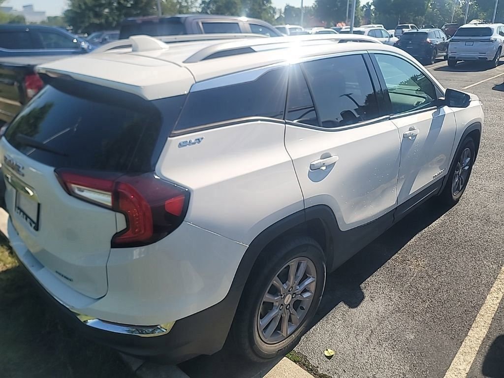 Used 2023 White GMC SLT image 6
