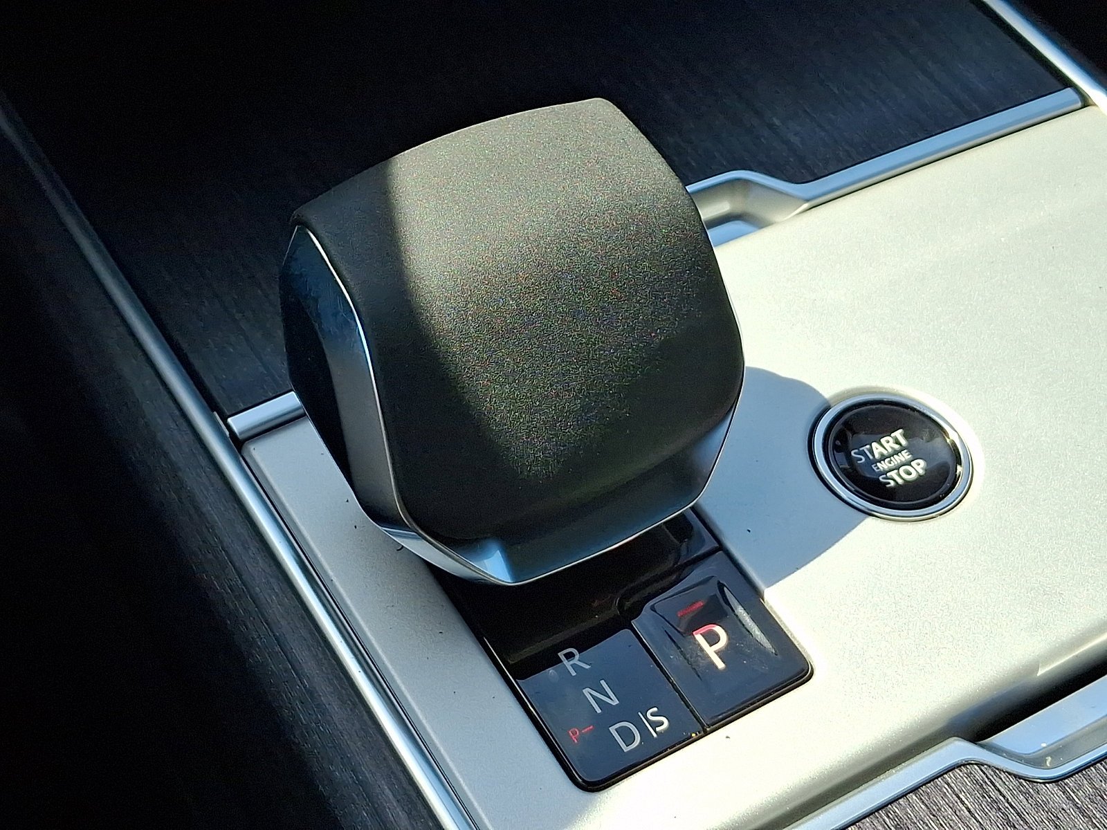 New 2026 Santorini Black Land Rover SE image 12