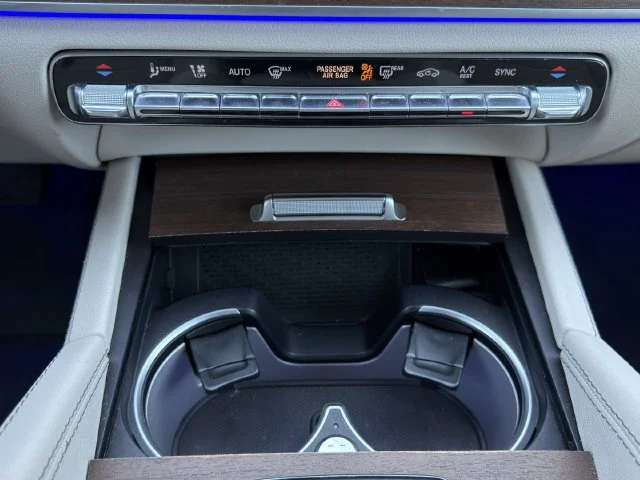 Used 2020 Gray Mercedes-Benz 4MATIC® image 20