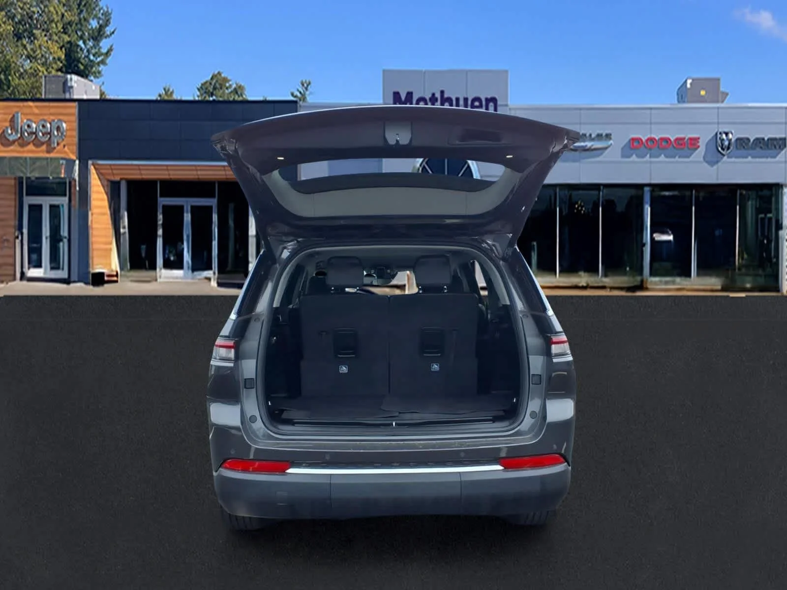 Used 2022 Baltic Gray Metallic Clearcoat Jeep Limited image 5