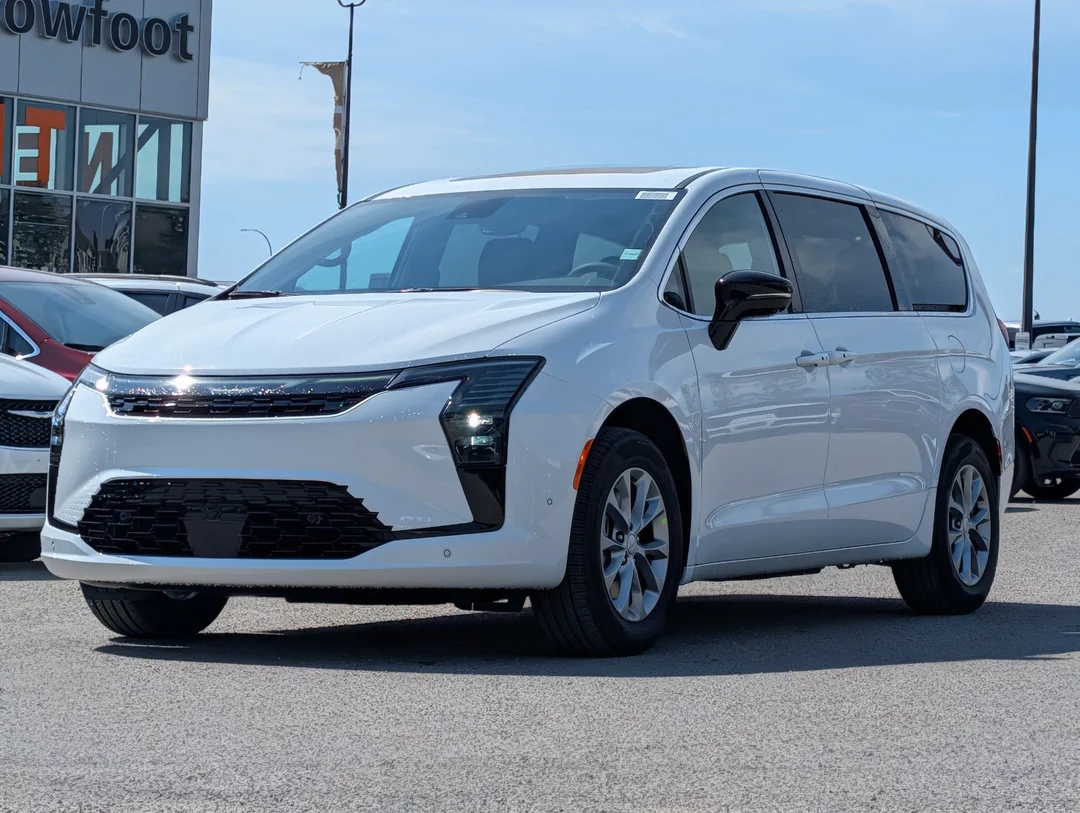New 2027 White Chrysler Select - - AWD - 3.6L Pentastar V6 - Adaptive Cruise Control - Blind Spot Monitor & More! image 4