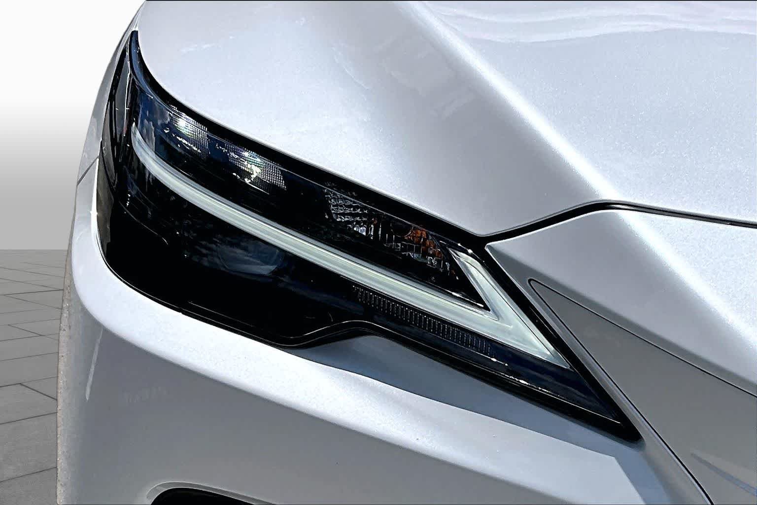 Used 2024 Eminent White Pearl Lexus Premium Plus image 28