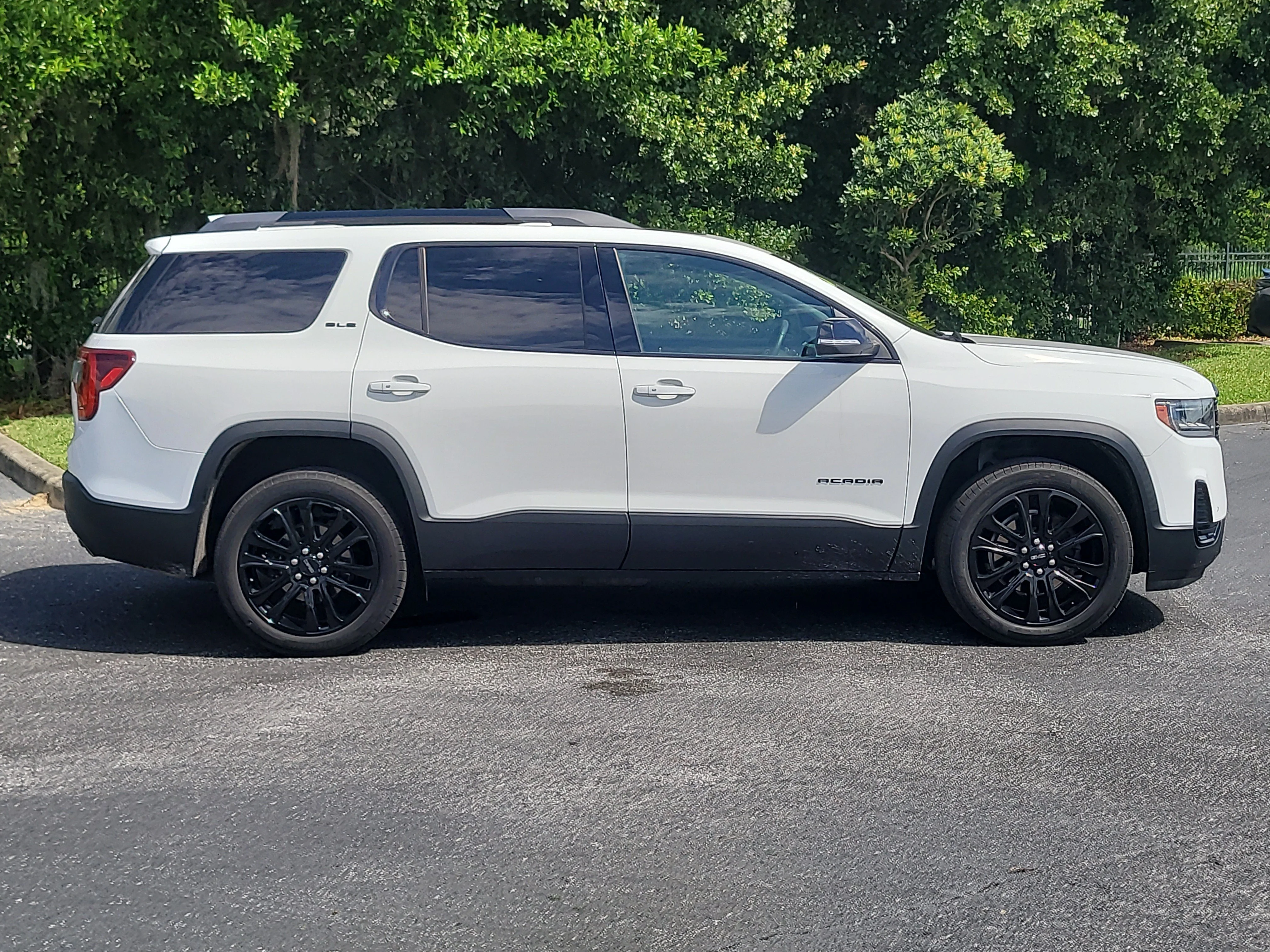 Used 2023 Summit White GMC SLE image 7