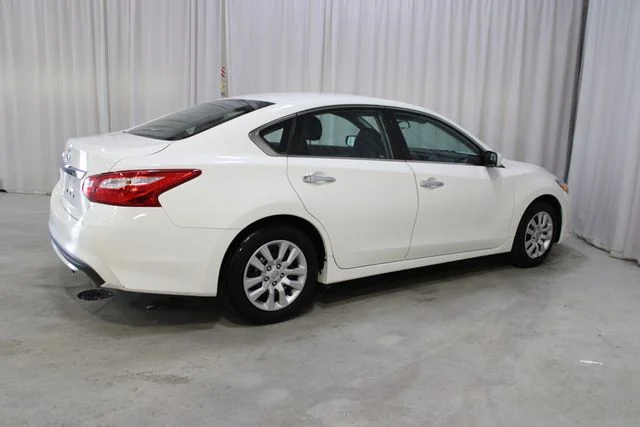Used 2017 White Nissan 2.5 S image 27