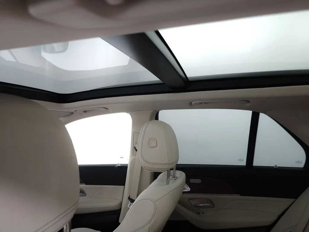 Used 2025 Polar White Mercedes-Benz GLE 450e image 26