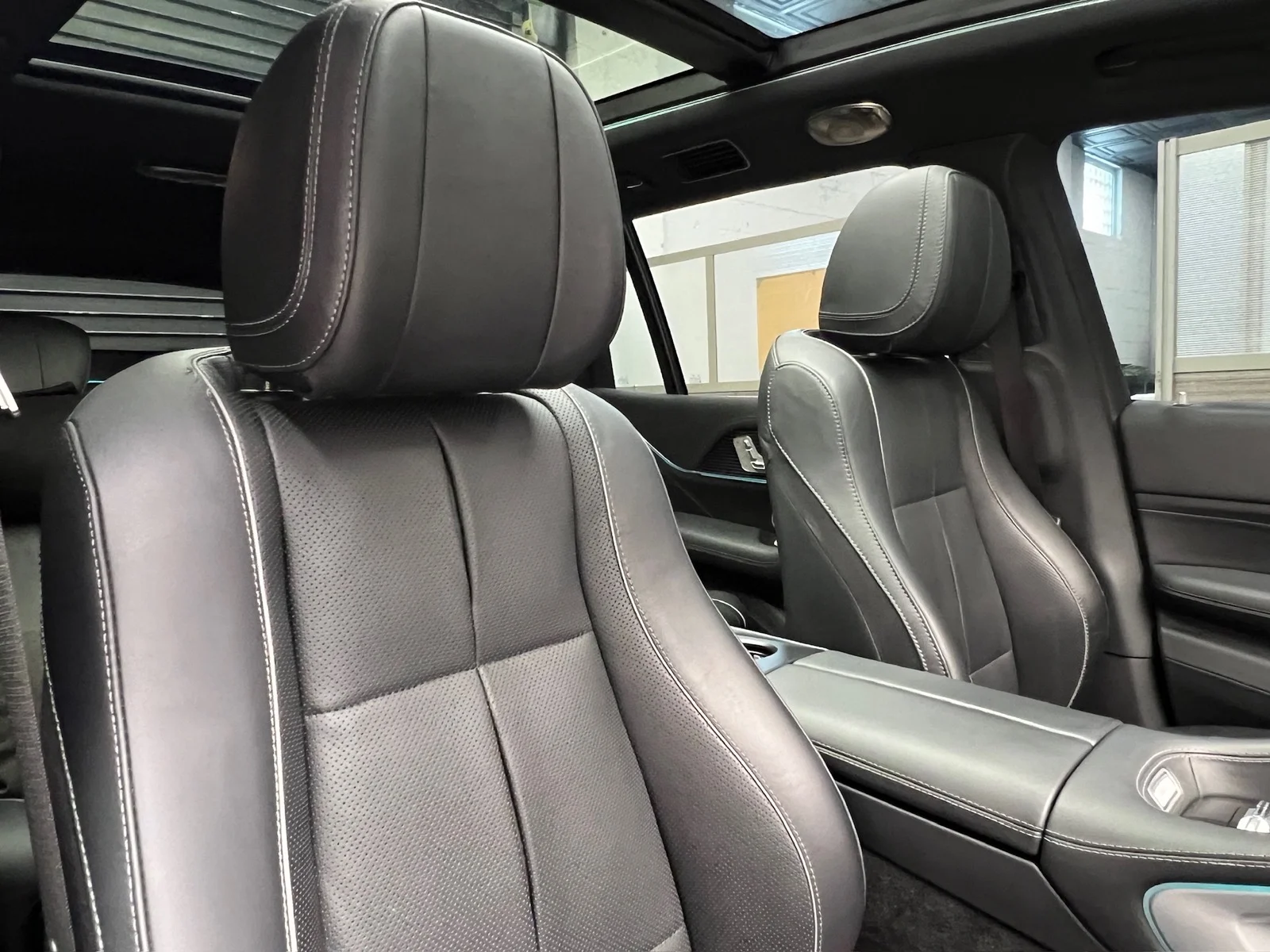Used 2022 Cirrus Silver Metallic (922) Mercedes-Benz Mercedes-Maybach GLS 600 4MATIC® image 26