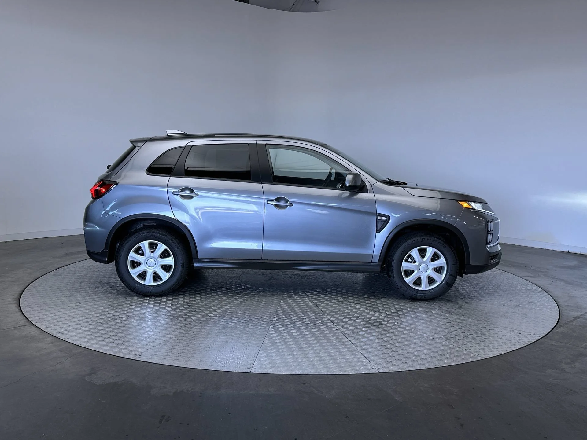 New 2026 Mercury Gray Metallic Mitsubishi S image 10
