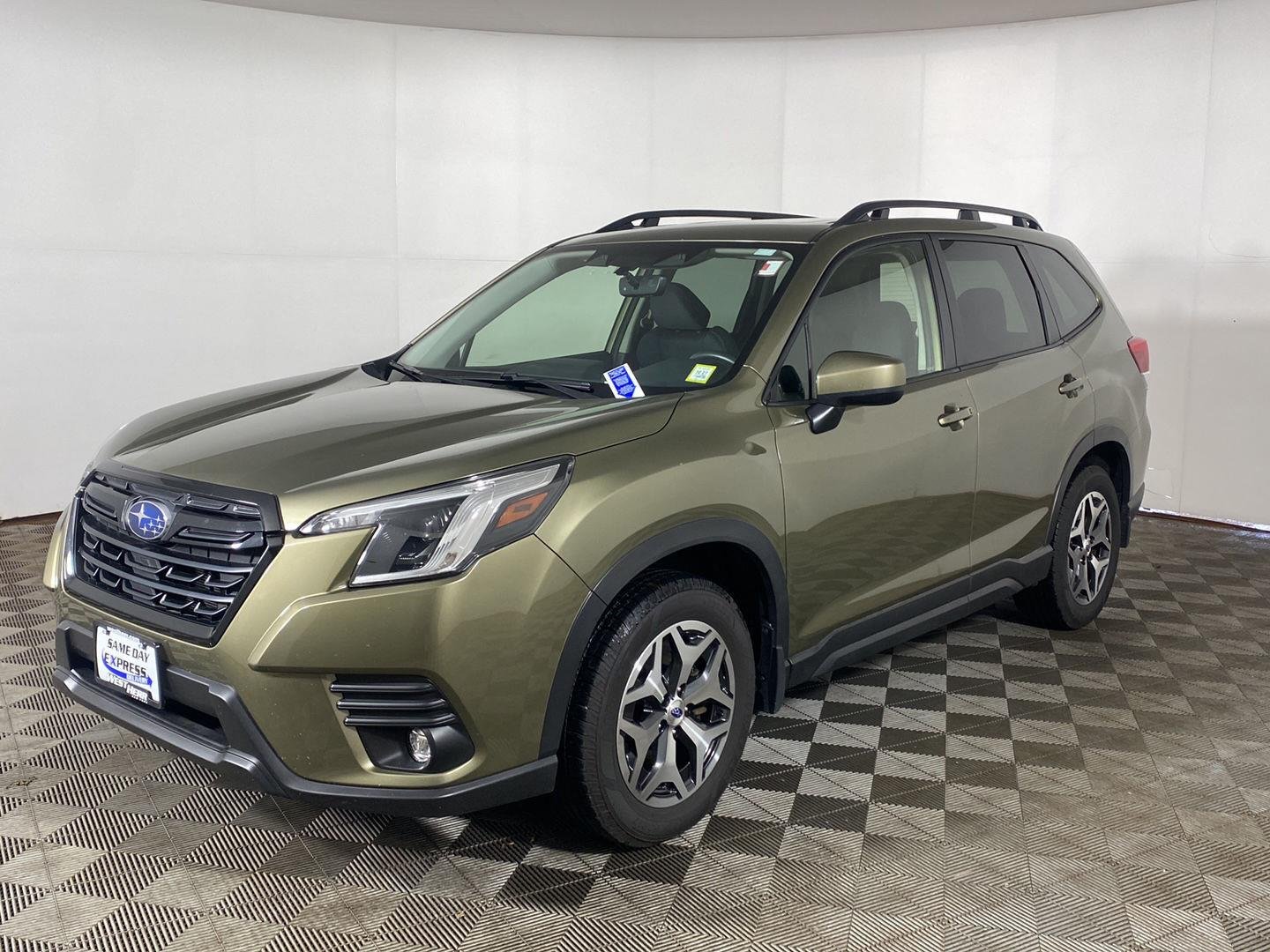 Used 2024 Autumn Green Metallic Subaru Premium image 10