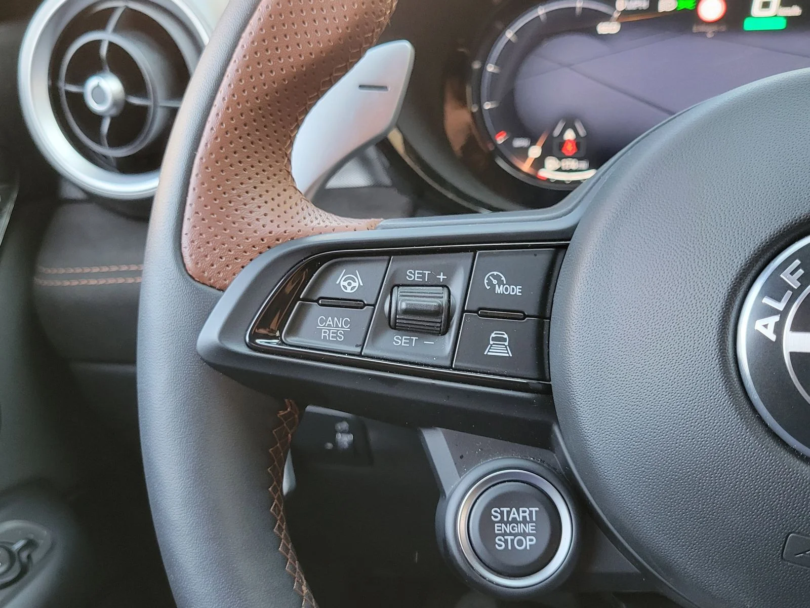 Used 2025 Red Alfa Romeo INTENSA image 5