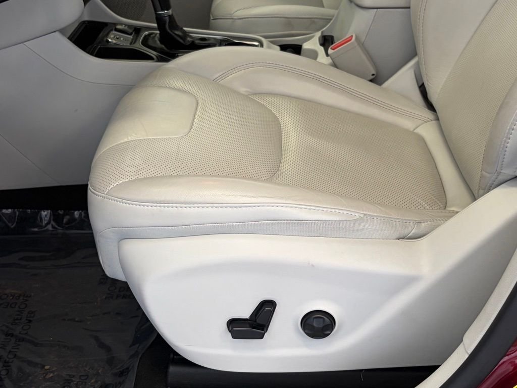 Used 2020 Velvet Jeep Limited image 13