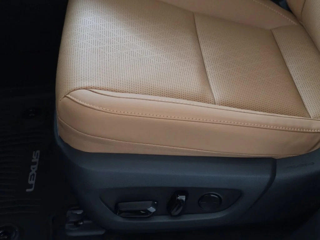 New 2026 Eminent White Pearl Lexus PREMIUM PLUS image 26