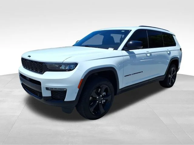 Used 2025 White Jeep Limited image 2