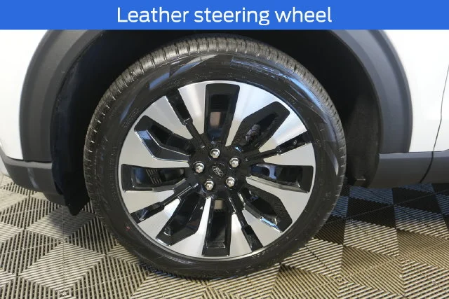 New 2027 Star White Metallic Tri-Coat Ford Platinum™ image 18