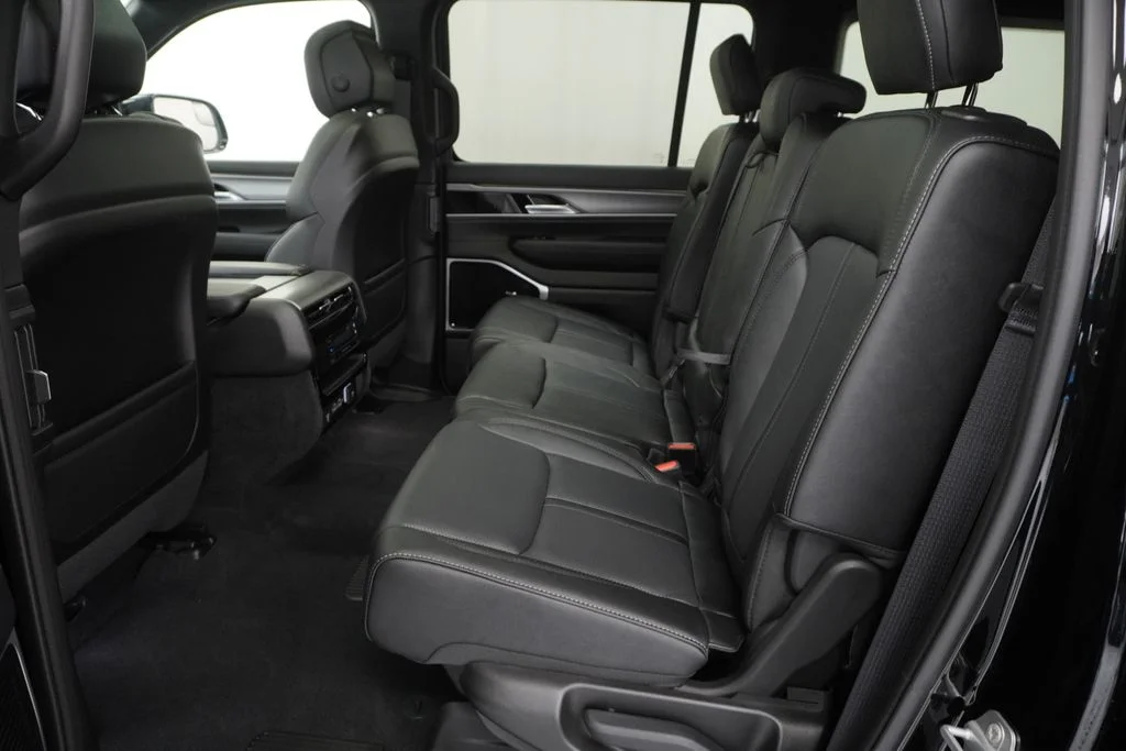 New 2026 High Gloss Black Exterior Paint Jeep Limited Altitude image 17