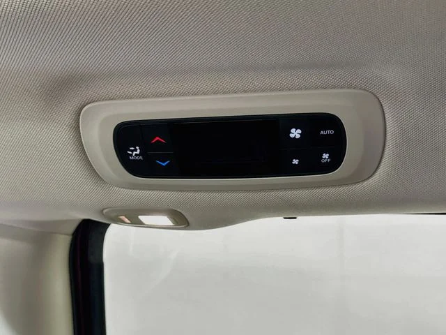 Used 2017 Red Chrysler Limited image 25