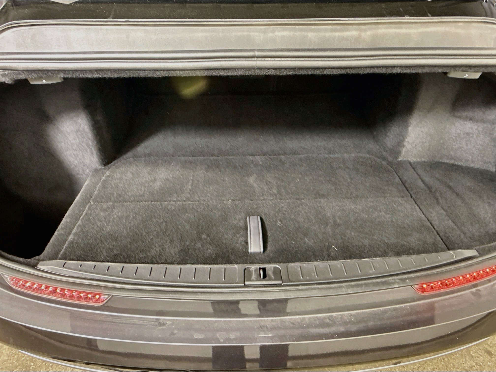 Used 2023 Quantum Gray Metallic Lucid Pure image 26