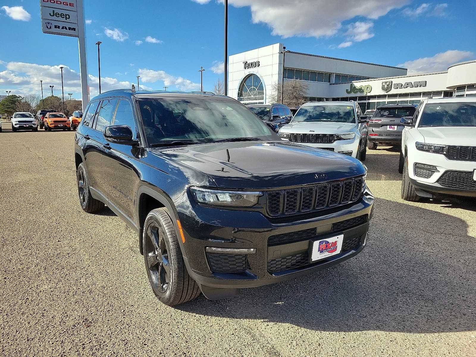 New 2025 PXJ Diamond Bla Jeep L LIMITED 4X4 image 6