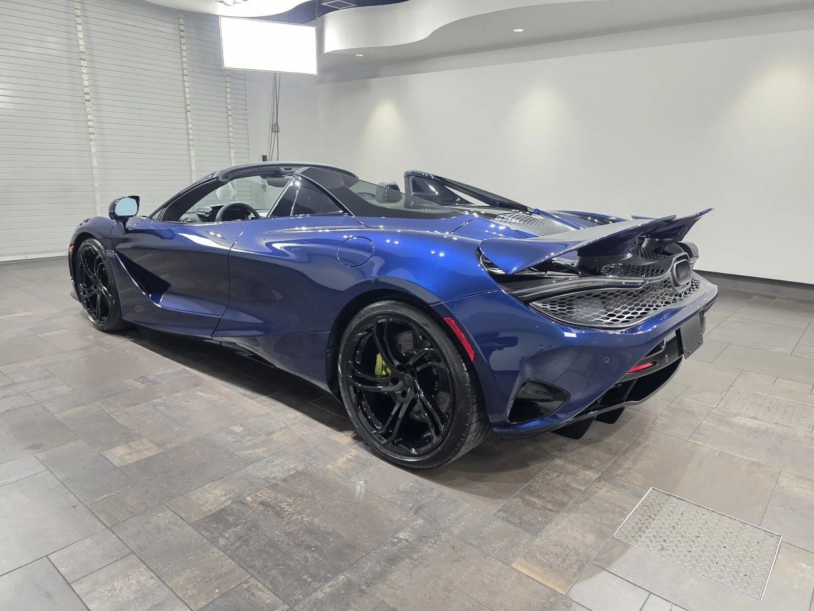 New 2027 Namaka Blue McLaren Spider image 4