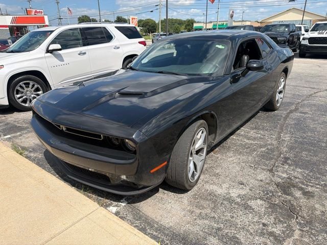 Used 2016 Black Dodge SXT image 2