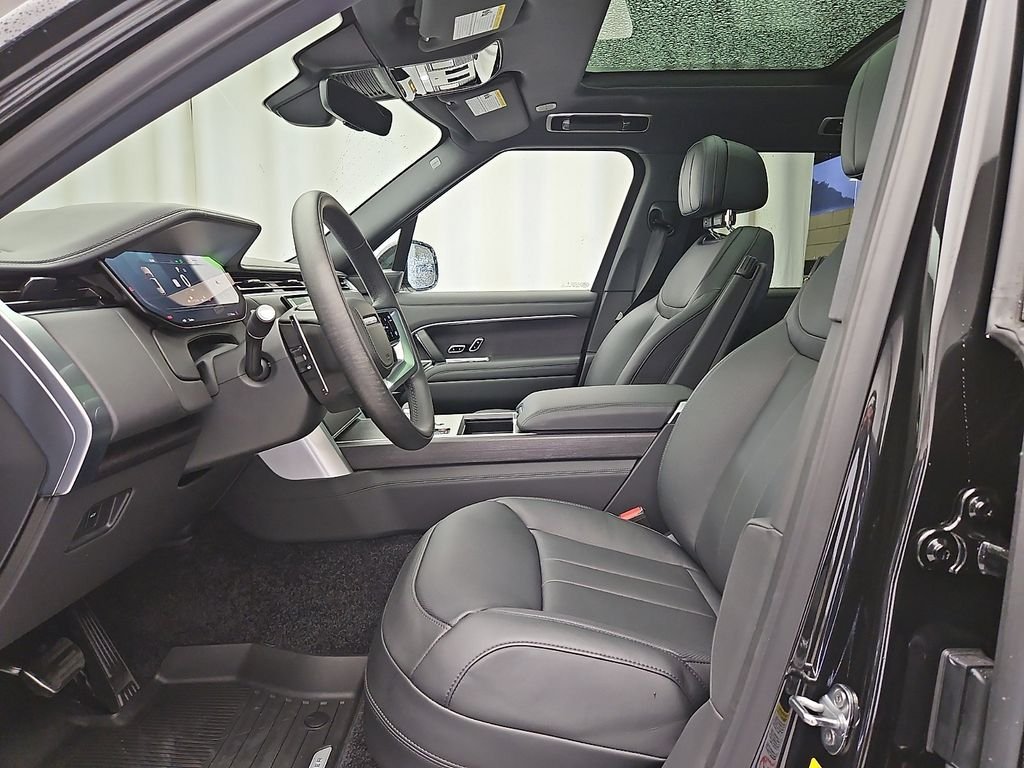 New 2026 Santorini Black LAND ROVER SE 7 Seats image 9