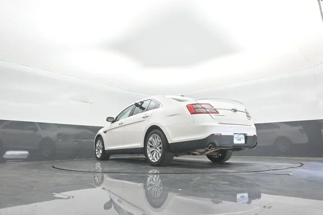 Used 2018 White Platinum Clearcoat Metallic Ford Limited image 38