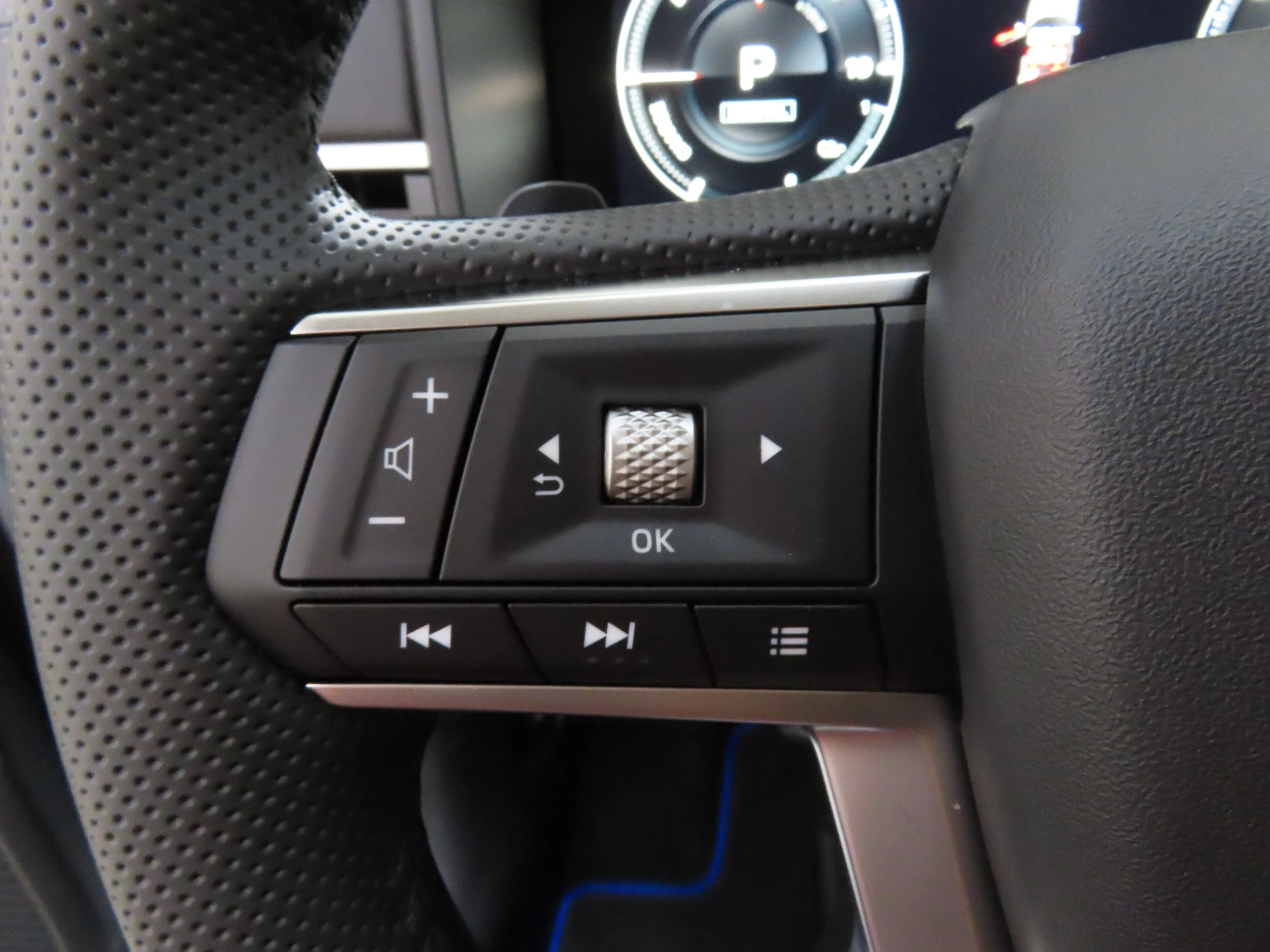 2025 Mitsubishi Outlander Plug-in Hybrid SE - Photo 11