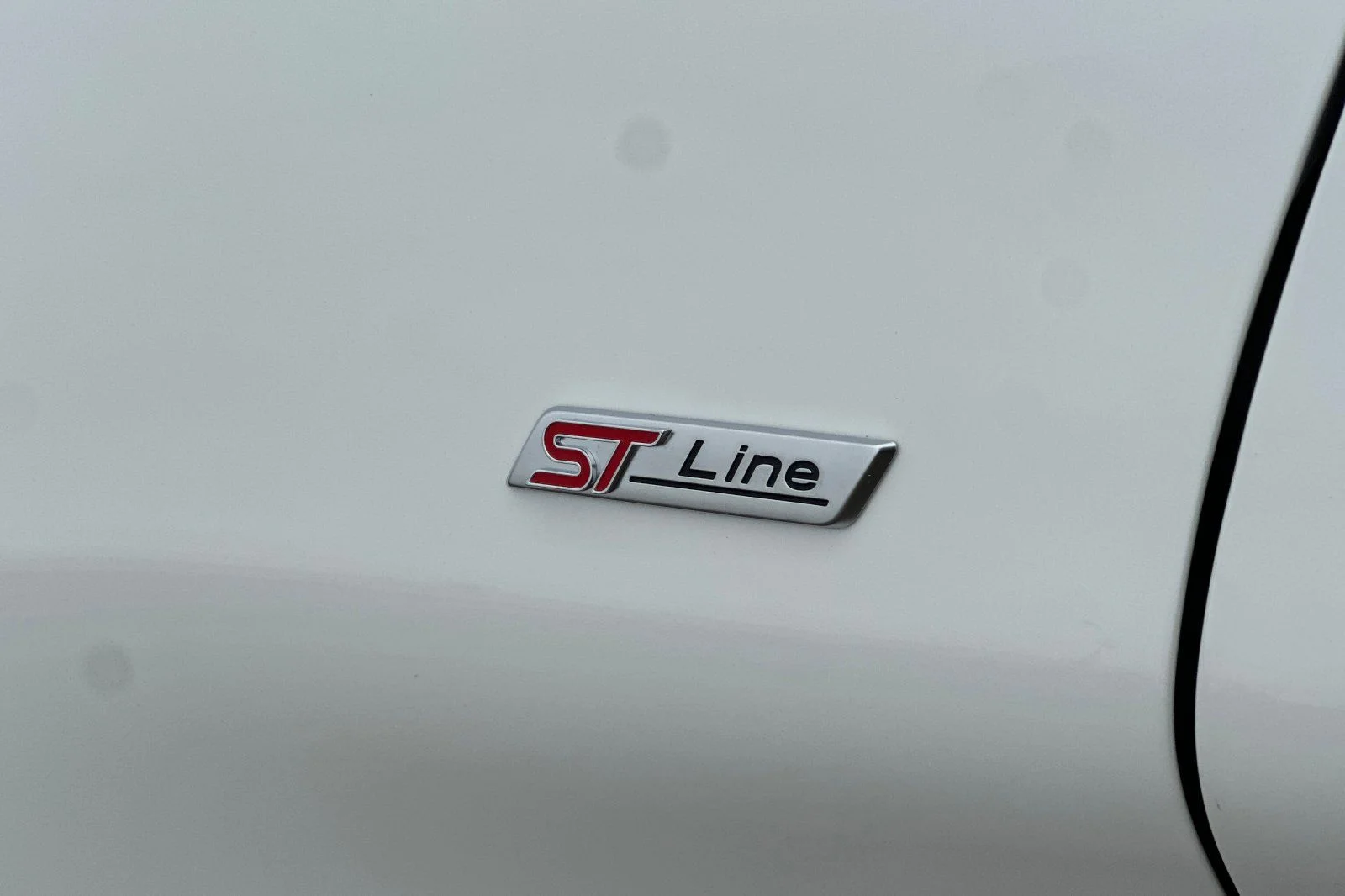 New 2026 Star White Metallic Tri-Coat Ford ST-Line image 24