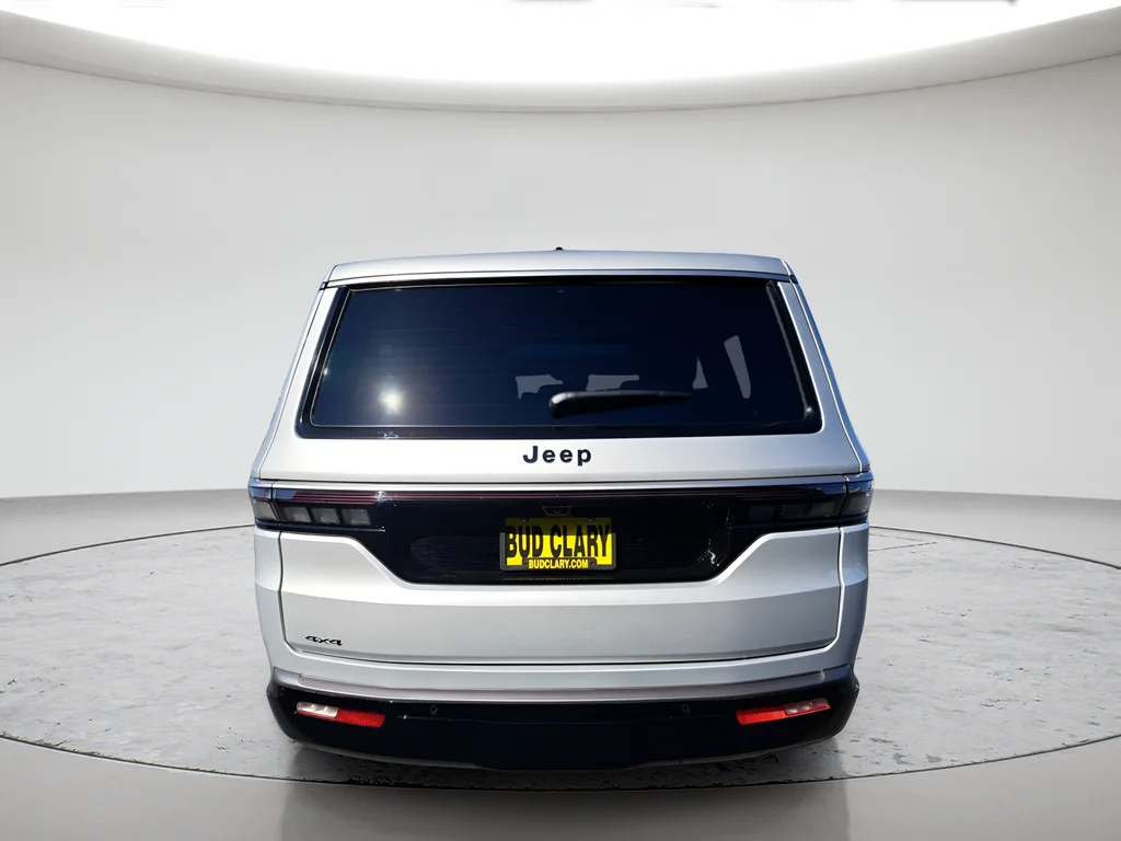 New 2026 Silver-Zynith Exterior Paint Jeep  image 4