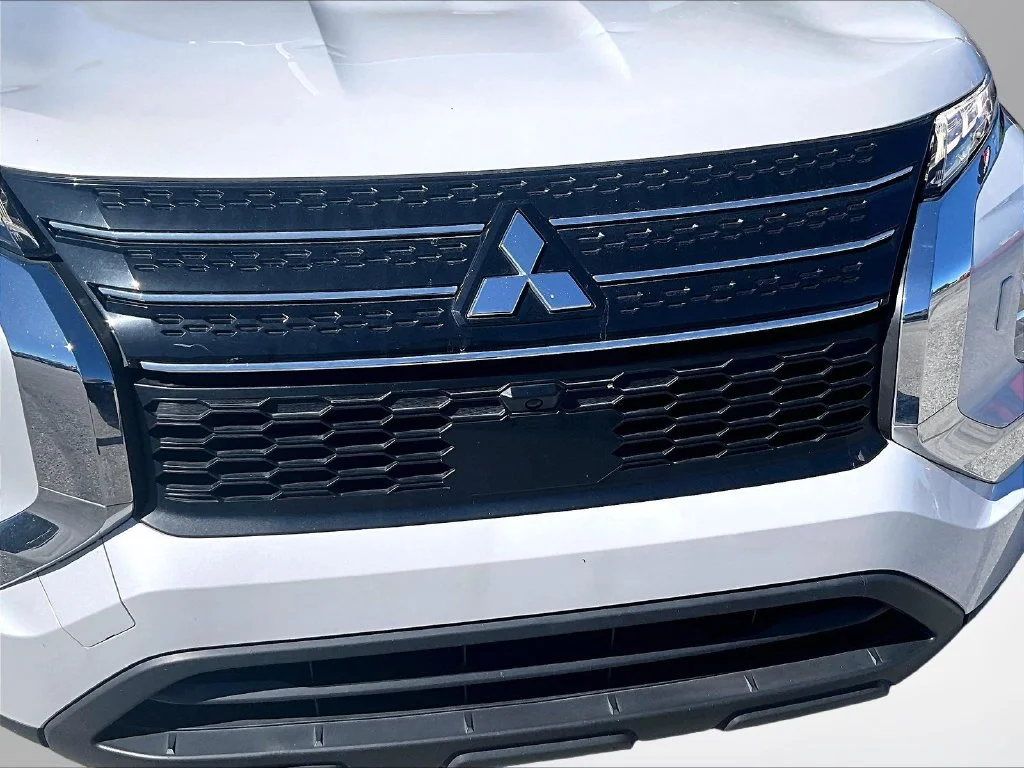 Used 2022 Gray Mitsubishi ES image 30