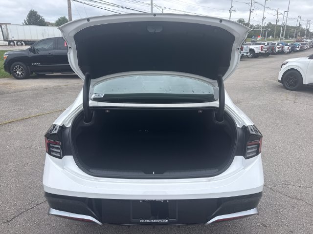 Used 2025 White Hyundai SEL image 9