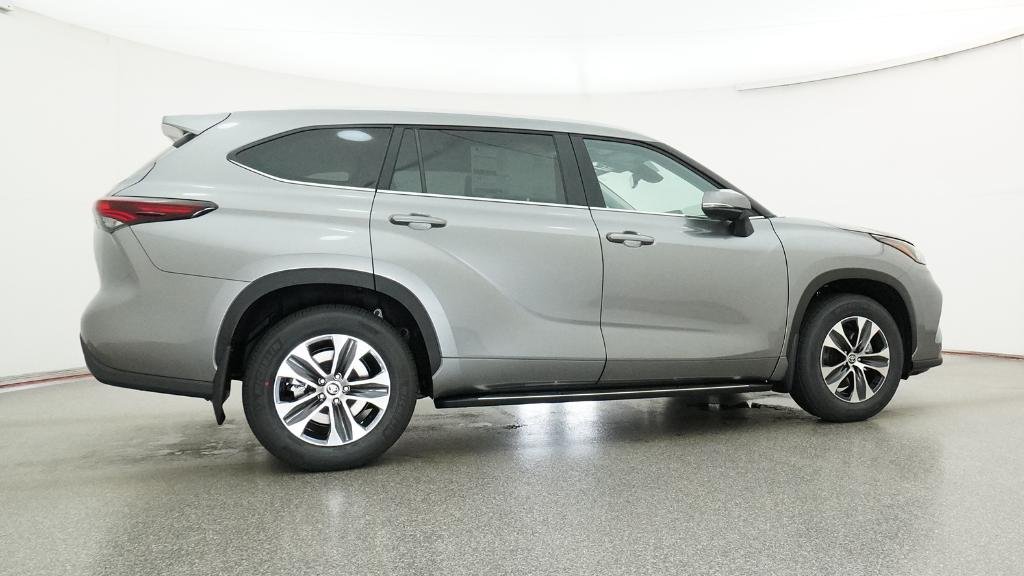 New 2026 Heavy Metal Toyota XLE image 13