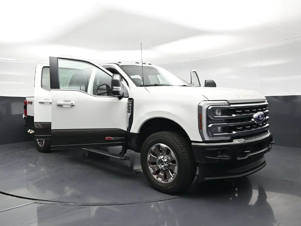 Used 2025 White Ford King Ranch image 32